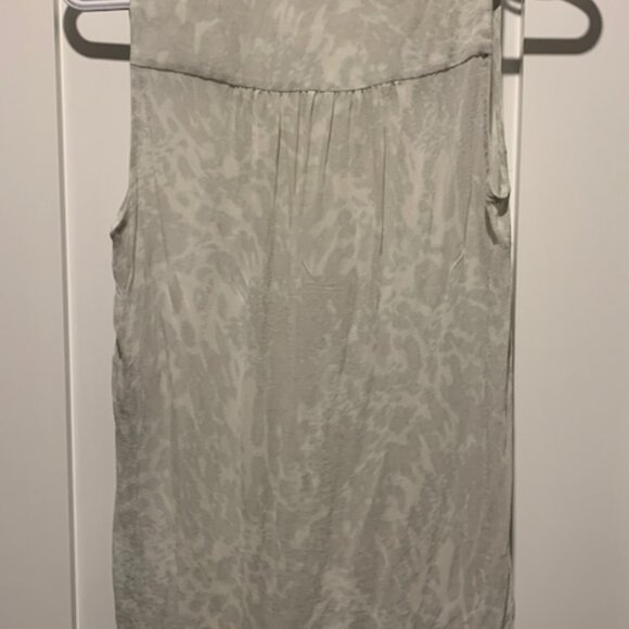 Aritzia Babaton "Ainsley" grey print sleeveless silk blouse (size S) - Picture 3 of 4